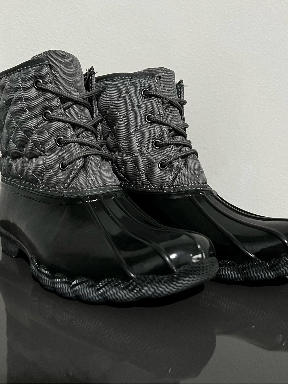 Women’s Waterproof Quilted Lace-Up Duck Boots in Gray/Black